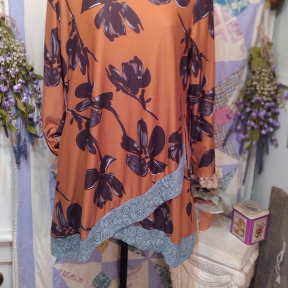 R & B Shift Dress w/Pockets - Picture 3 of 10